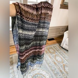 Multicolored metallic woven blanket wrap